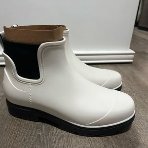 Brand new Uggs Rainboots